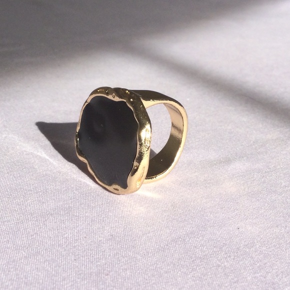 Gold Tone Ring with Black Center - Picture 4 of 6